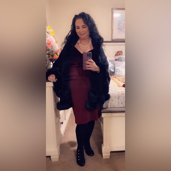 Meet your Posher, Jodie’s Roses & Pearls Boutique - Picture 4 of 4